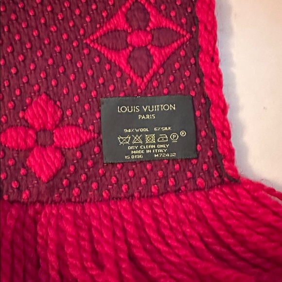 Authentic Louis Vuitton Red LOGOMANIA Scarf - Picture 10 of 13